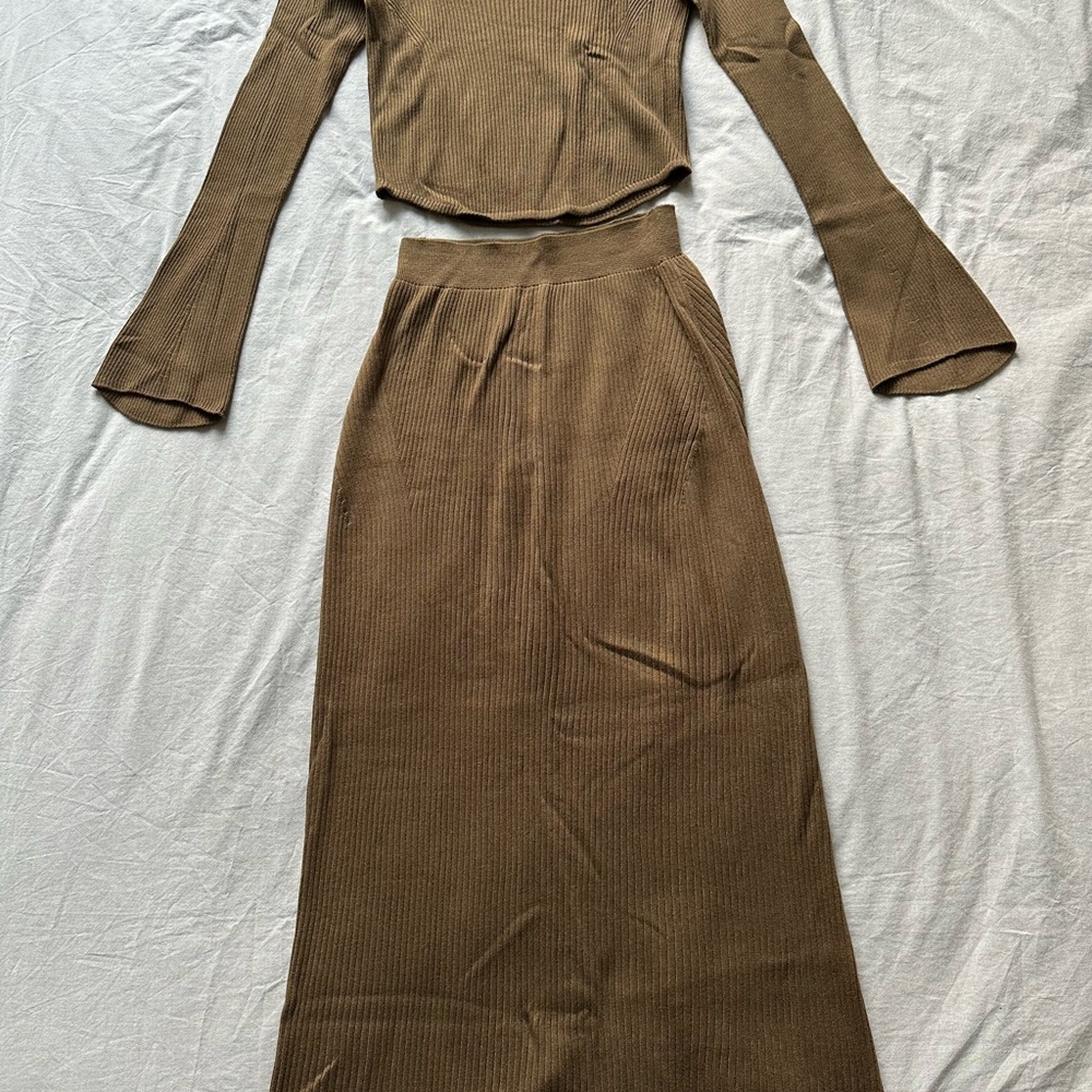 Mame Kurogouchi x Uniqlo Brown Ribbed Skirt Set
